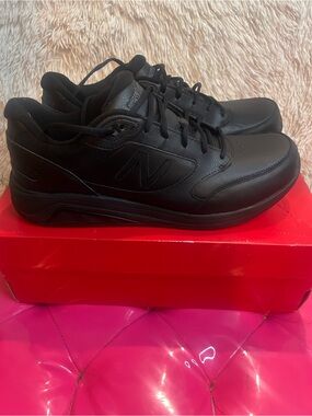 New Balance Men’s Black Low-Top Athletic Sneakers
